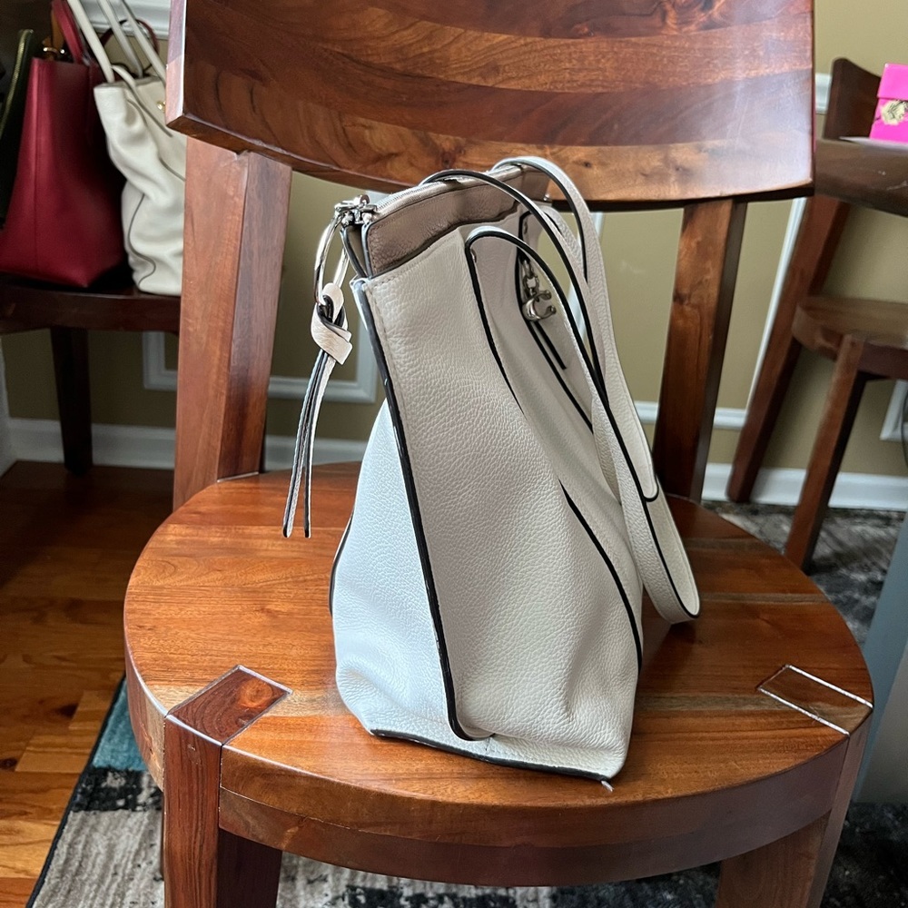 Coach Cream Vintage Soft Leather Multi Compartment Tote Bag - Picture 13 of 16